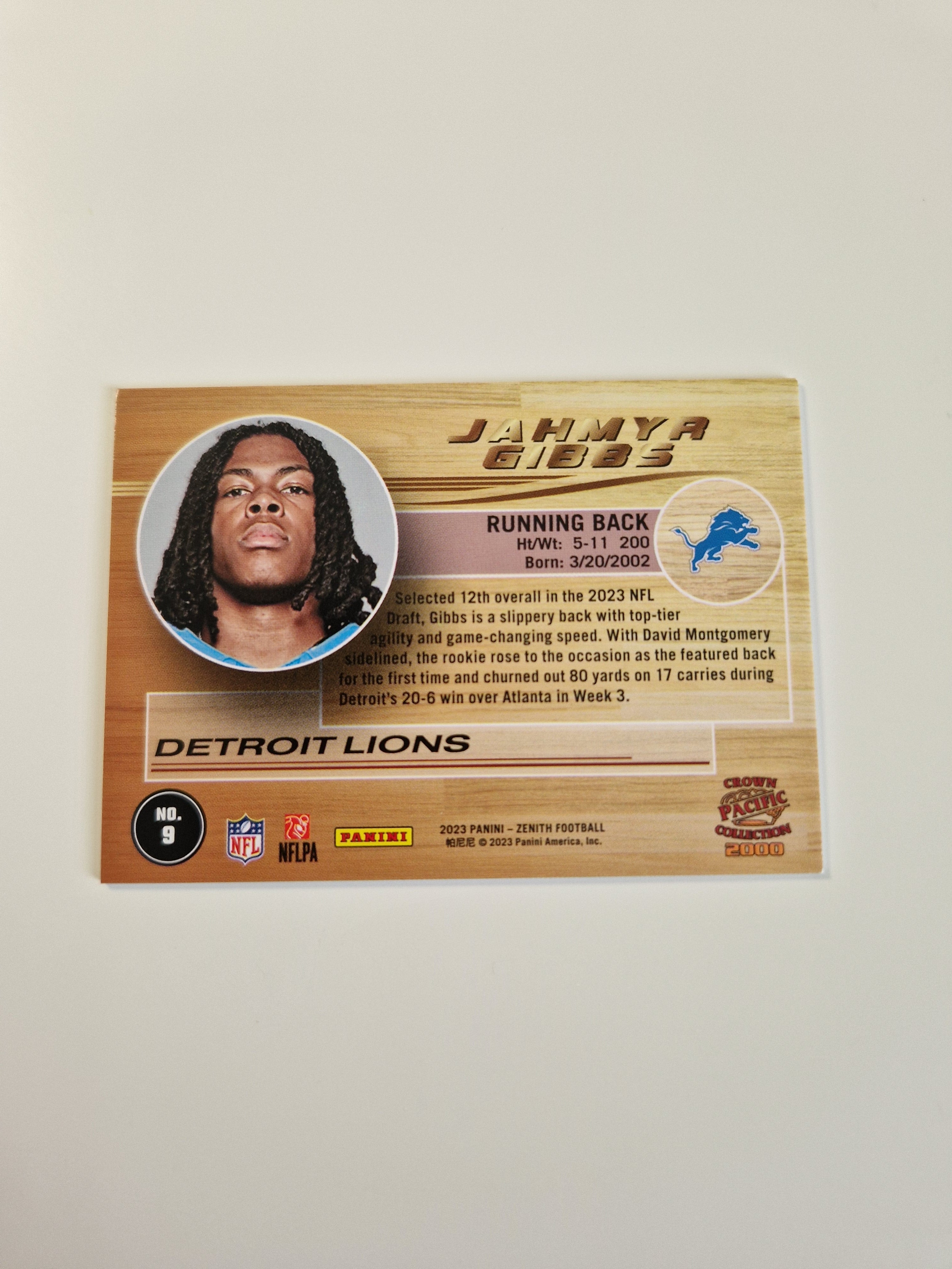 Jahmyr Gibbs Panini Zenith Football 2023 Crown Pacific Collection 2020 Insert